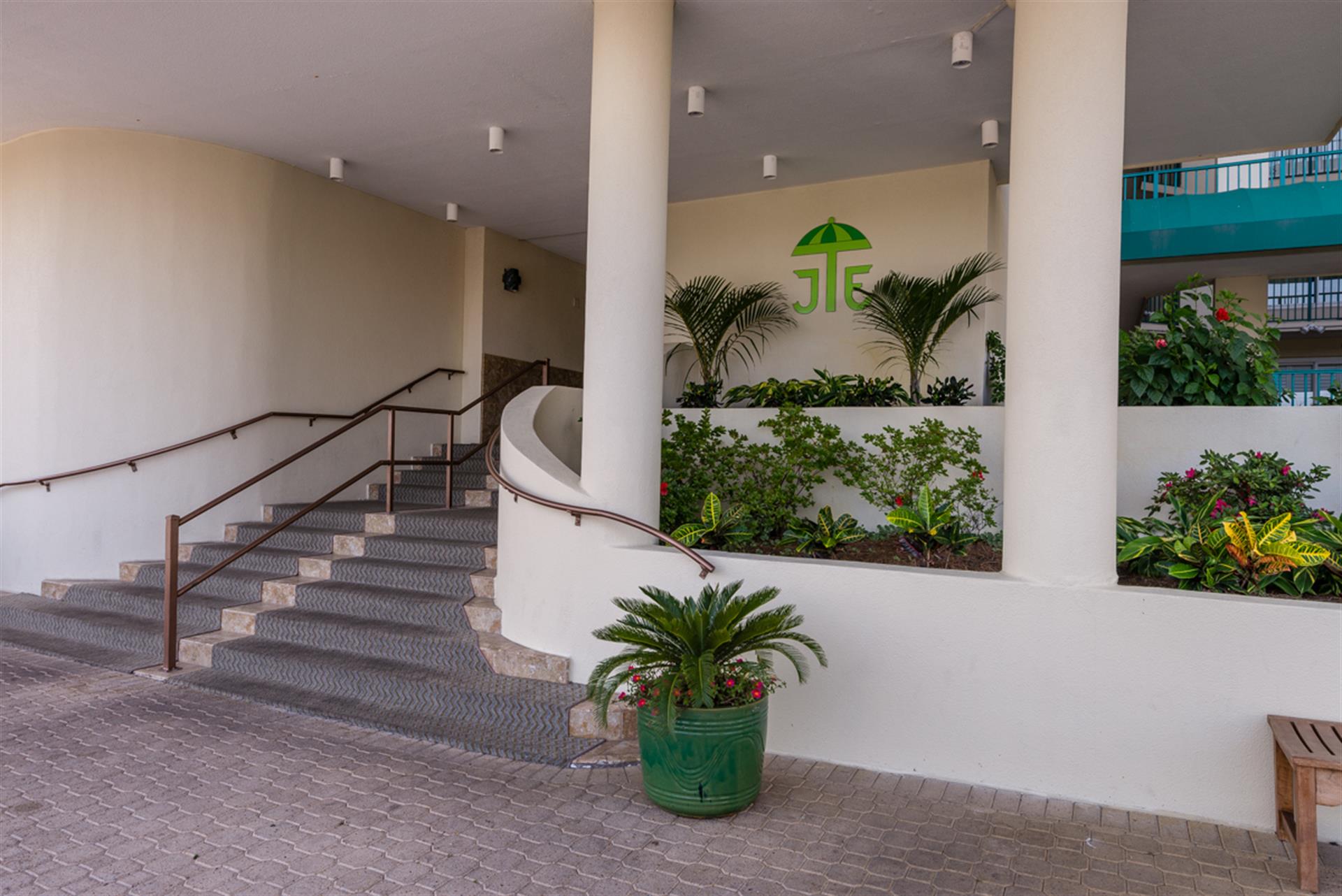 Front Entrance of Jade East