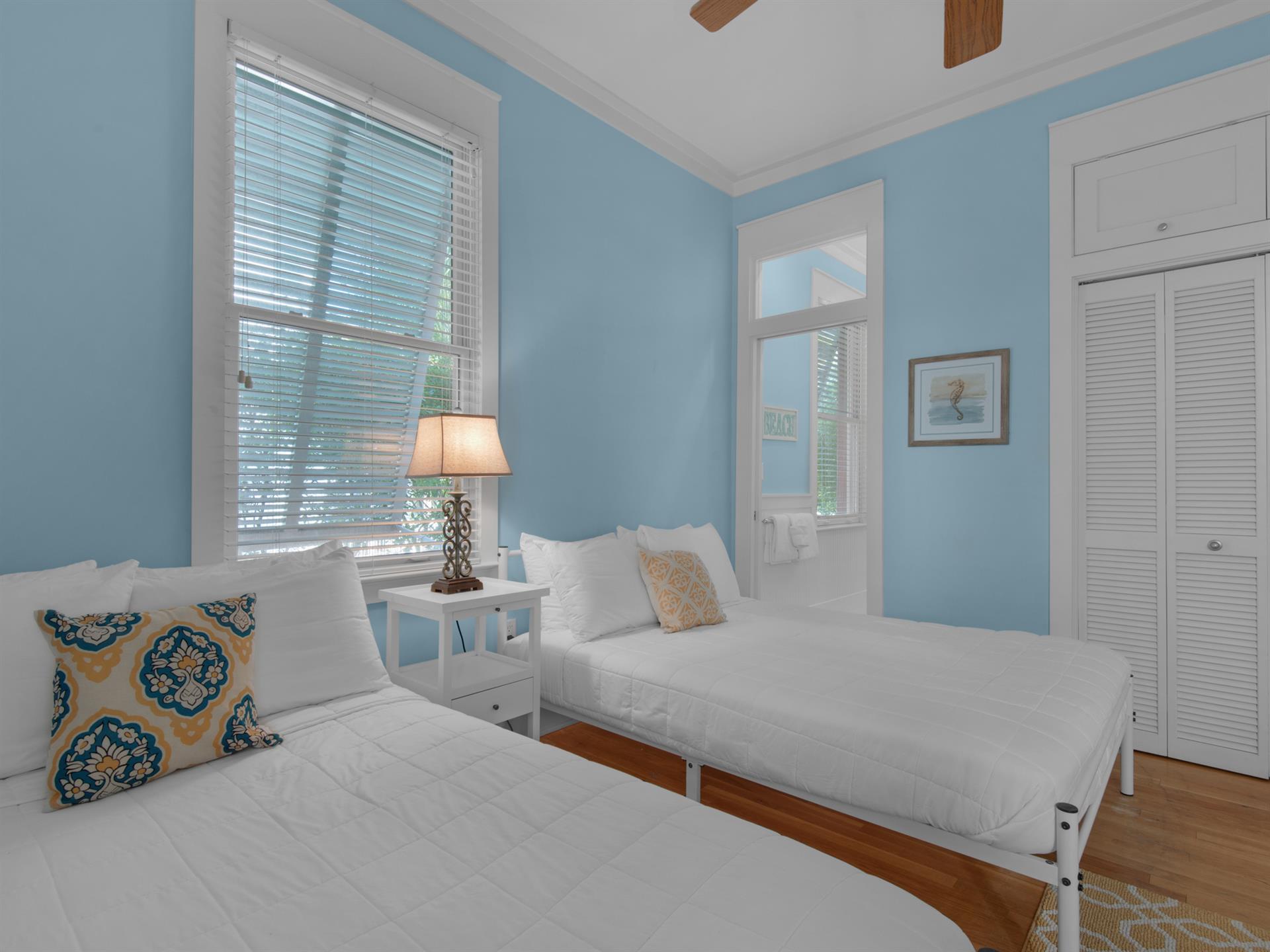 Guest bedroom with 2 doubles and private bathroom