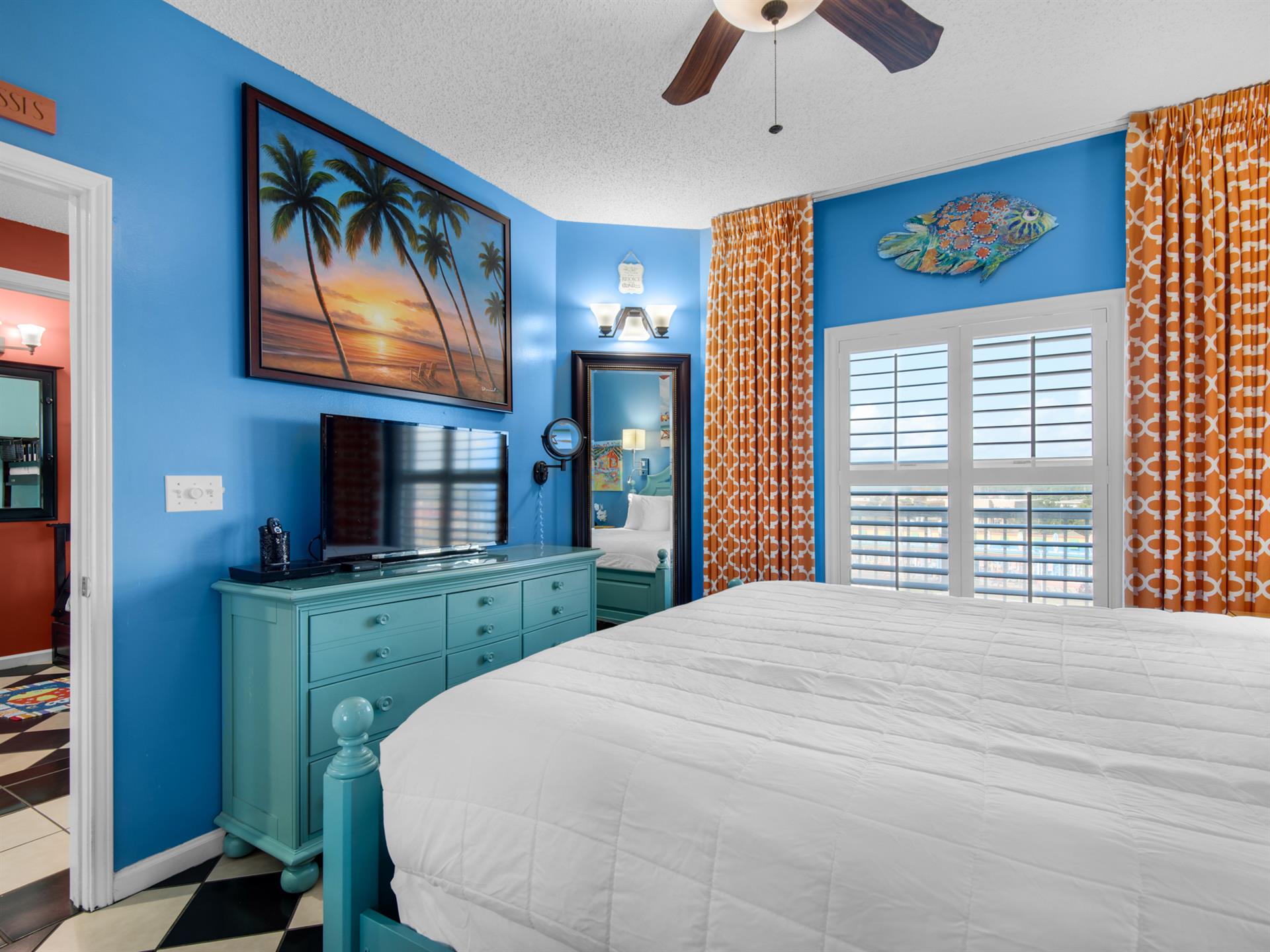 Flat screen TV in Primary King room