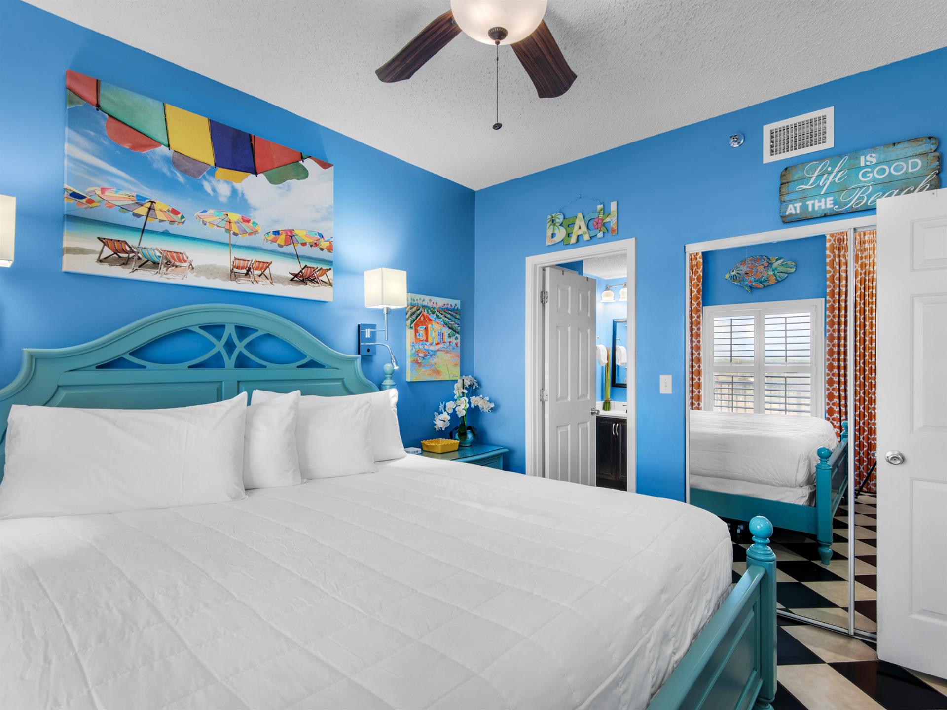 Primary King room with en suite bathroom