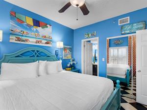 Primary King room with en suite bathroom