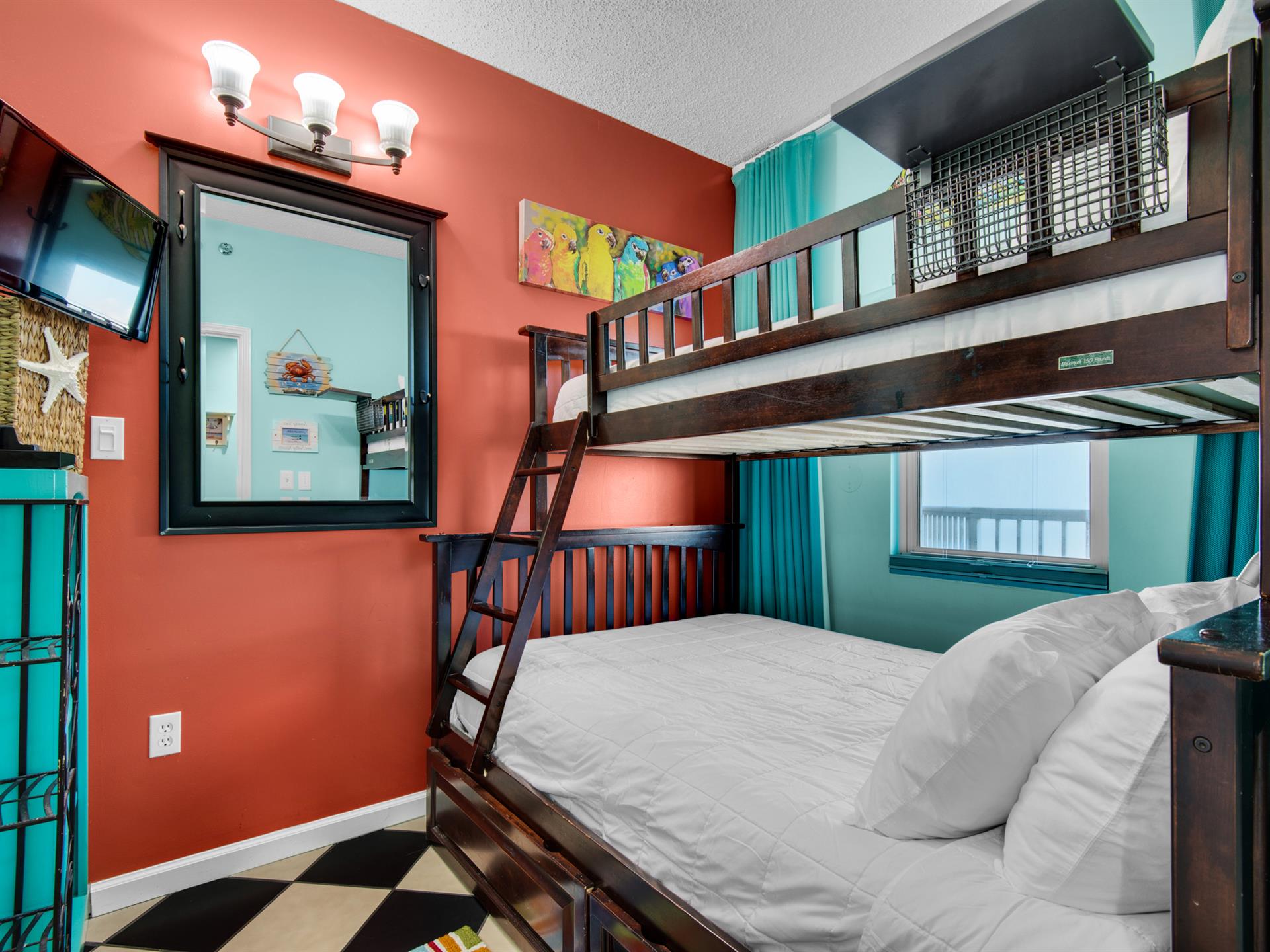 Triple bunk bed in guest room