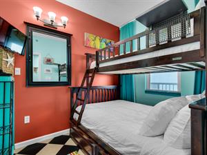 Triple bunk bed in guest room