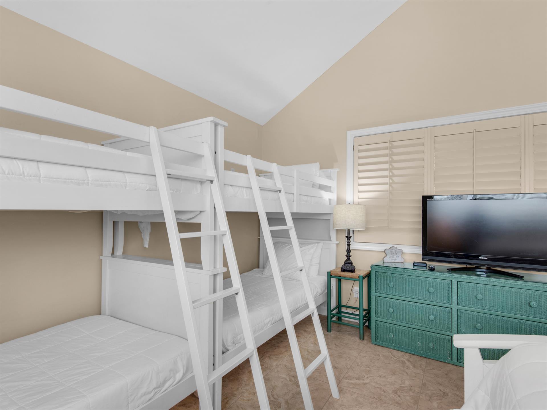 Loft Bedroom with 2 sets of Bunk Beds