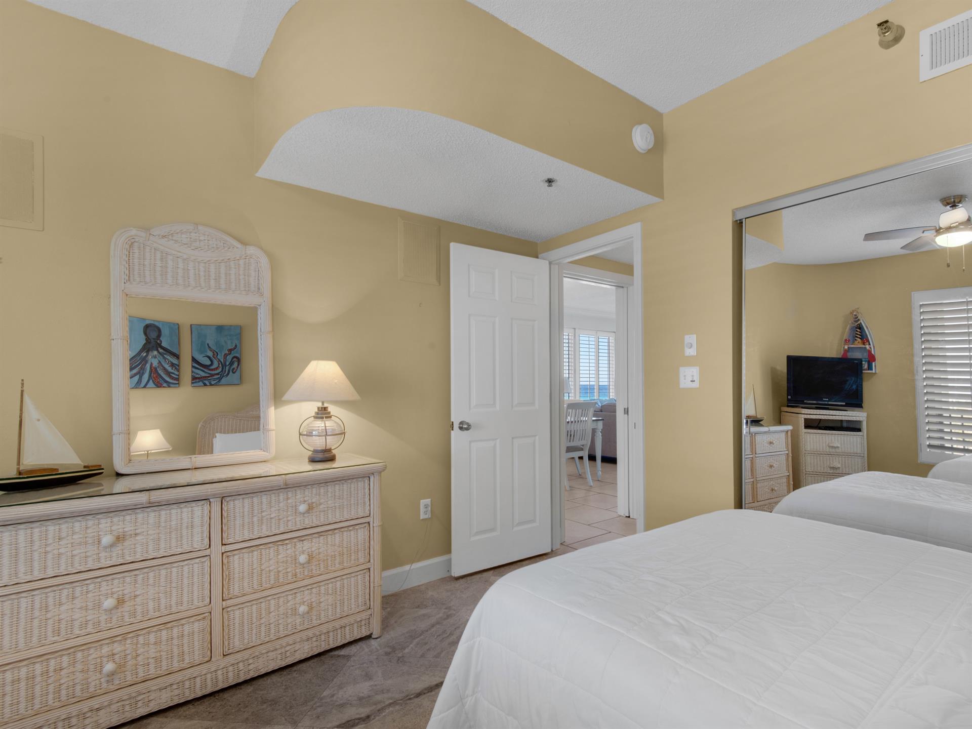 Guest Bedroom 2 with 2 Double Beds