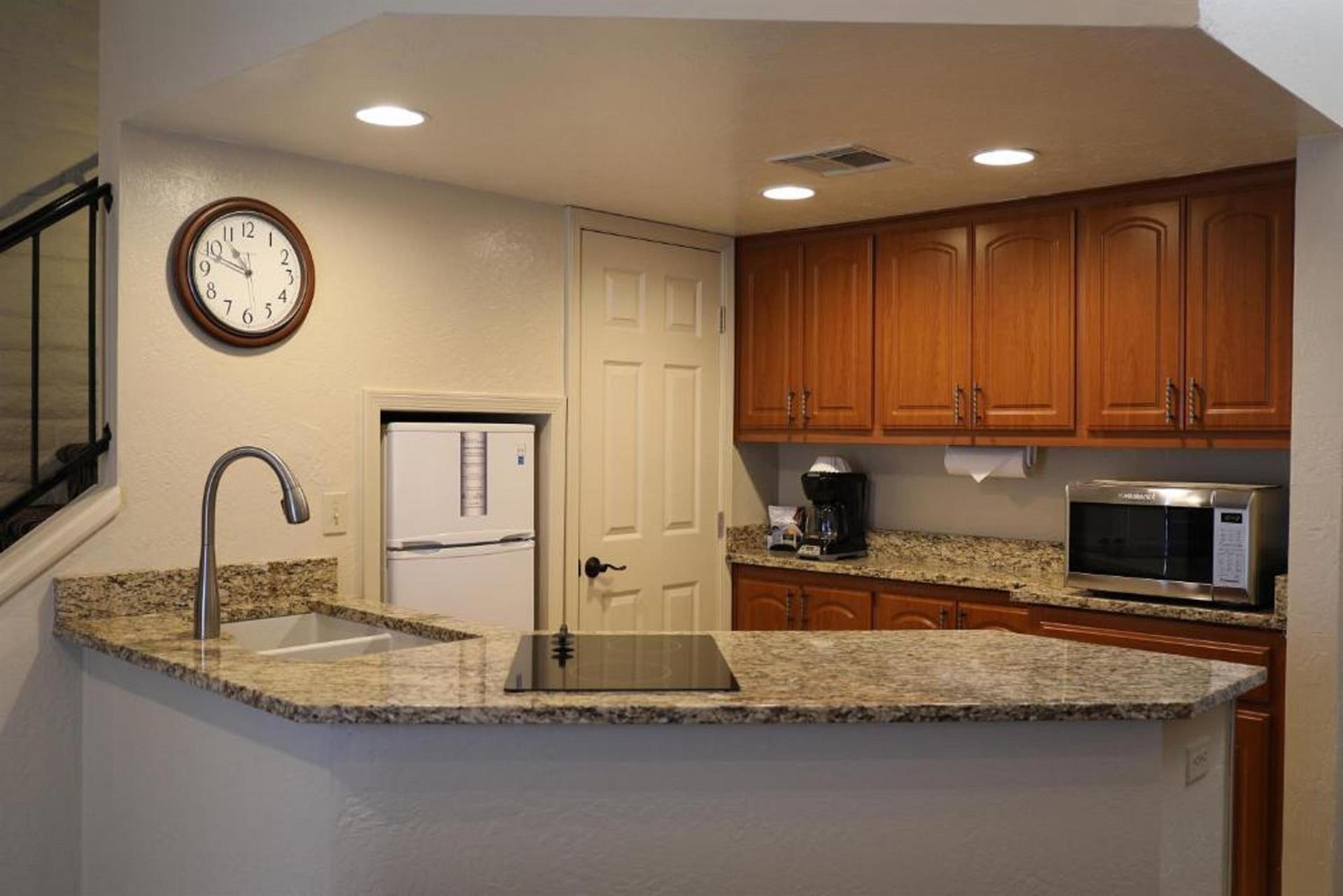 Scottsdale Camelback Resort Spacious Studio with Outdoor Pool