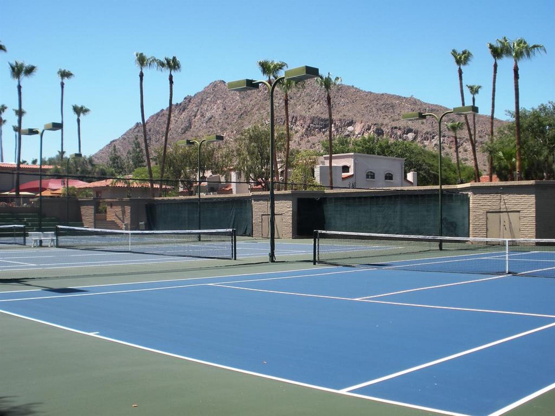 Scottsdale Camelback Resort Spacious Studio with Outdoor Pool
