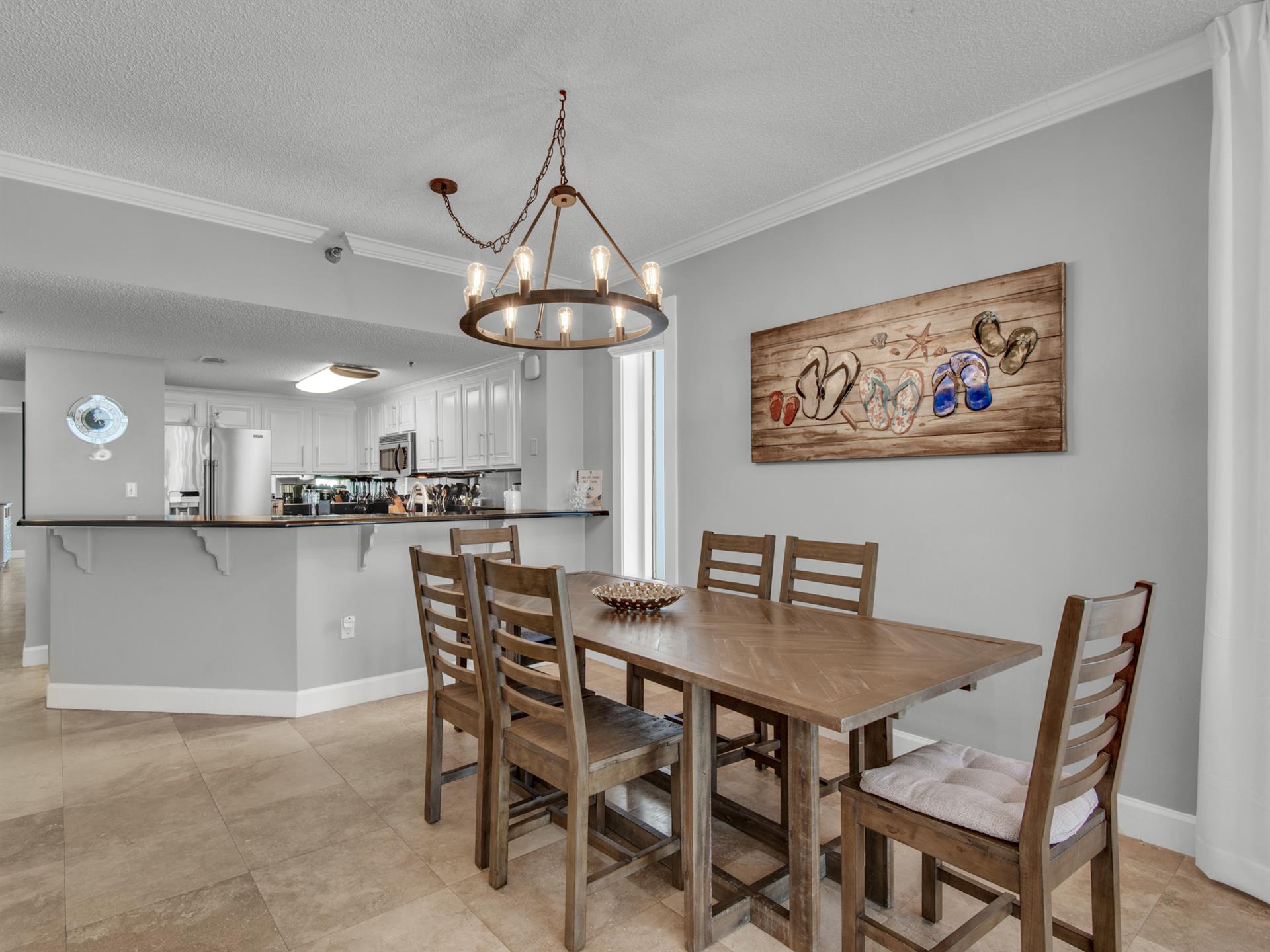 Dining Area with Seating for 6