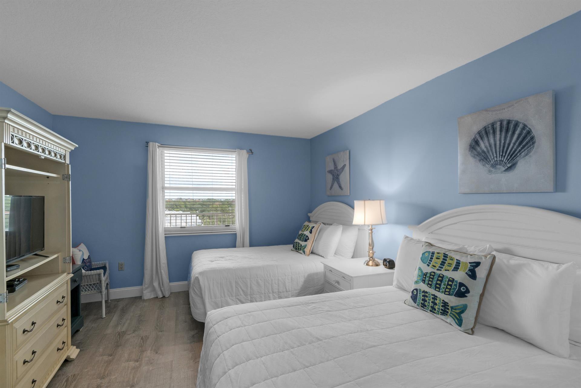 Guest Bedroom with 2 Double Beds