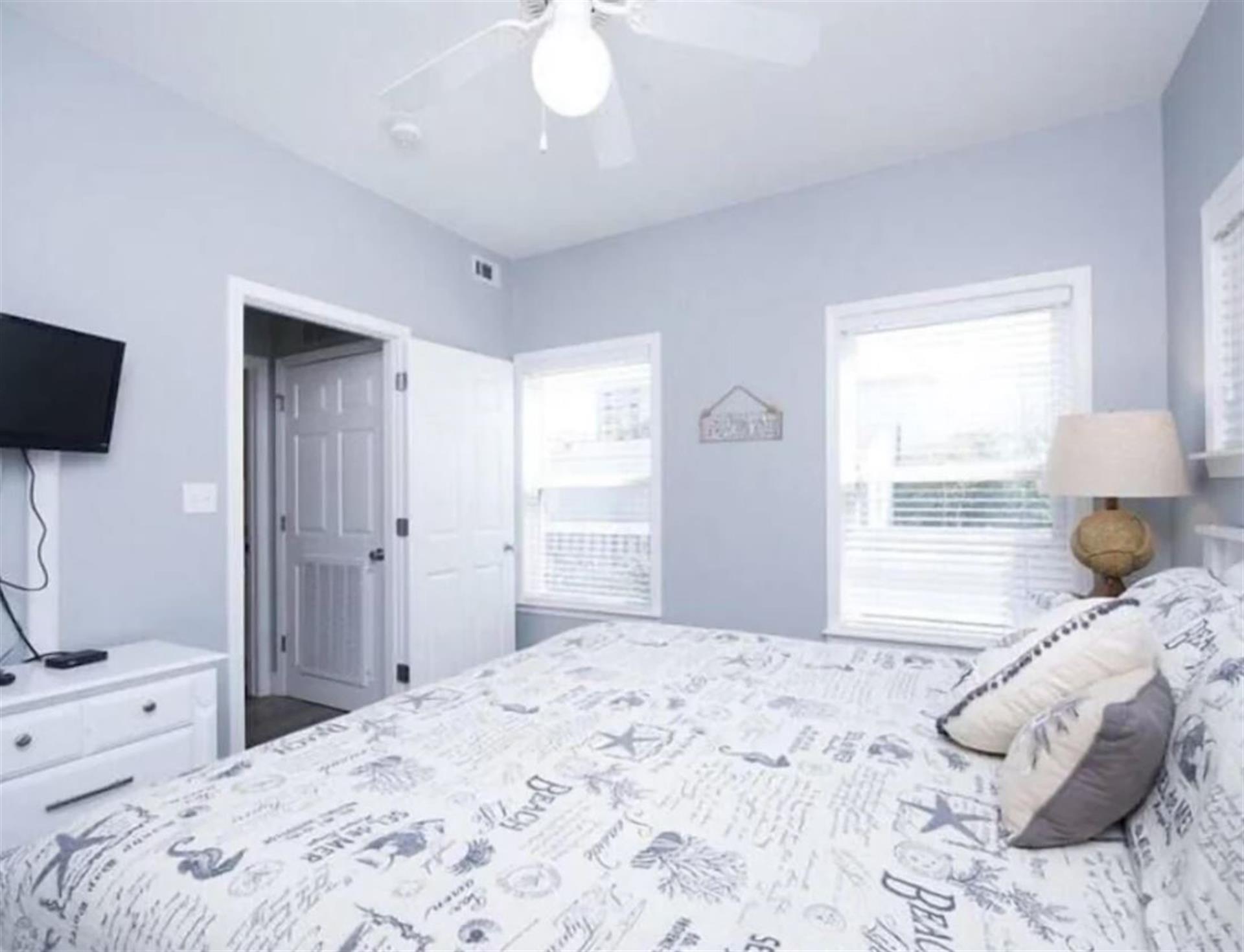 1st Floor King Bedroom