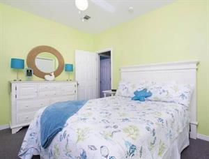 2nd Floor Queen Bedroom