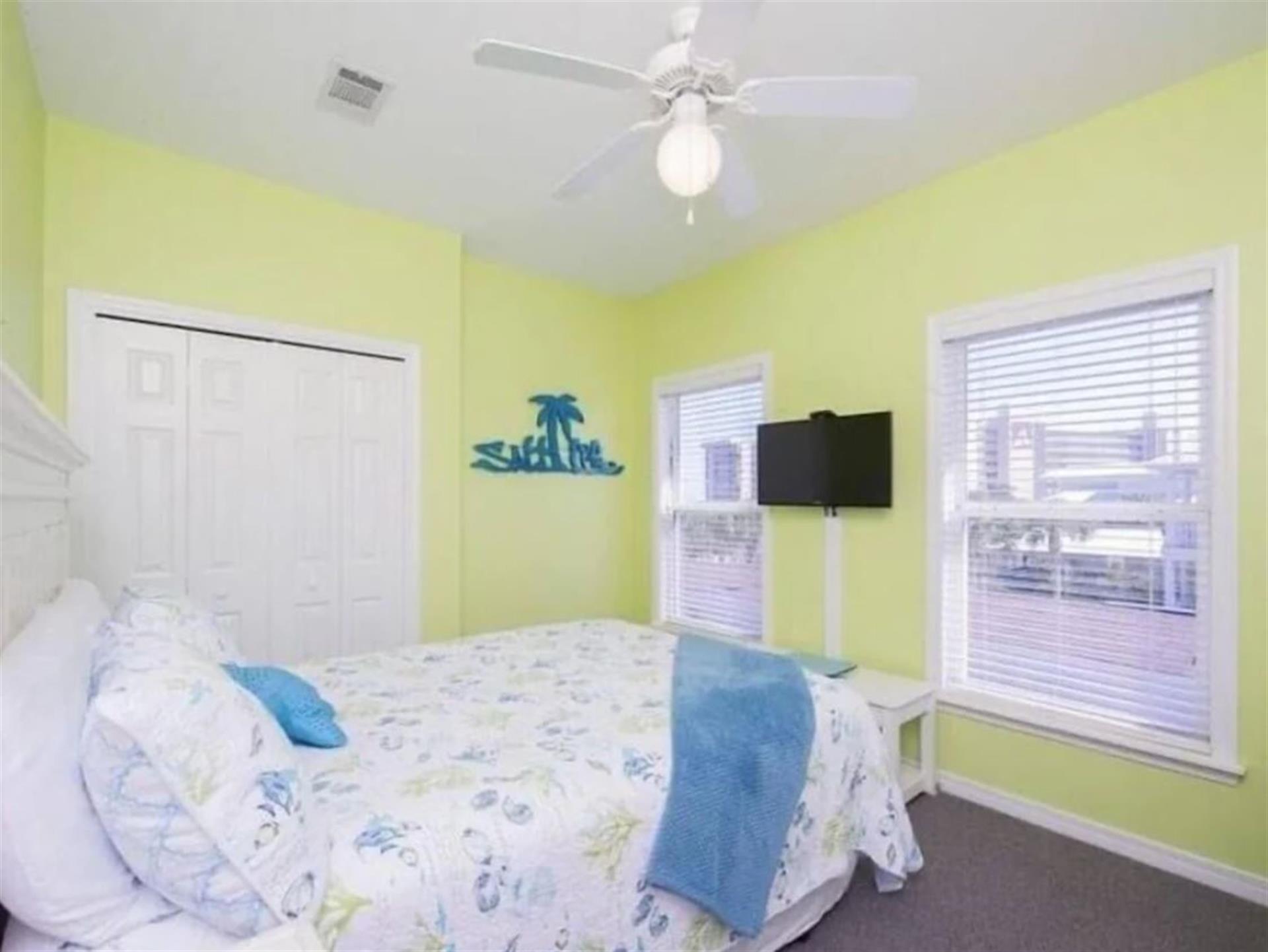 2nd Floor Queen Bedroom