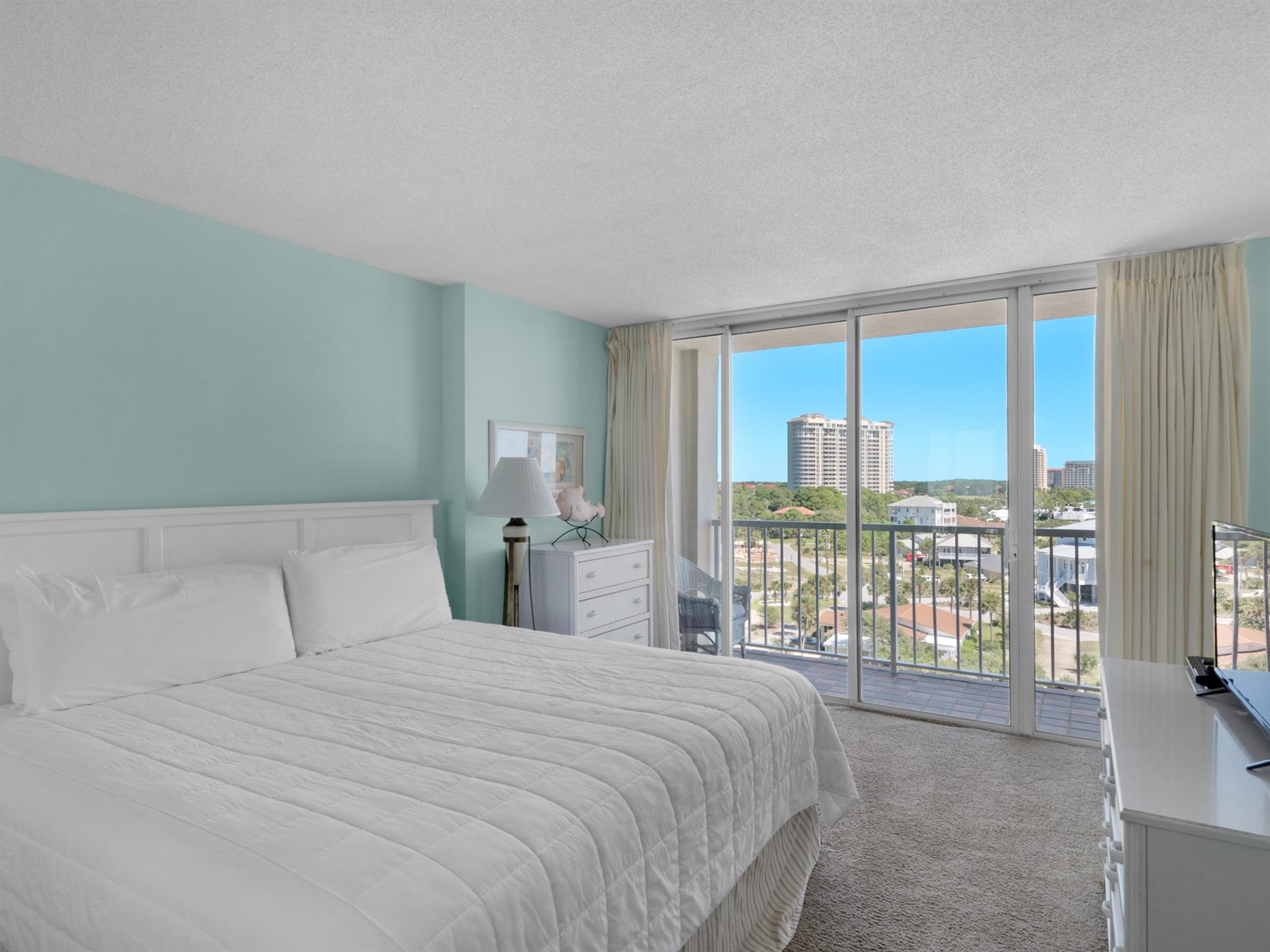 Second Guest room with Queen Bed