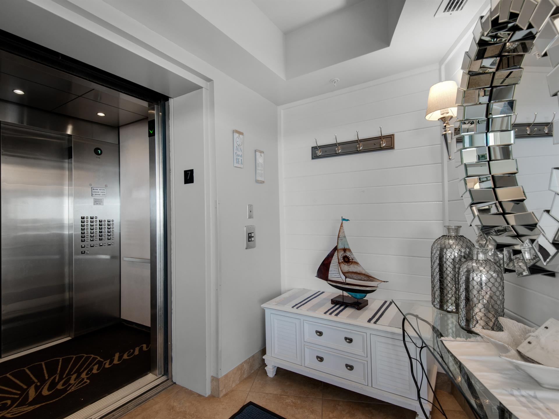 Enjoy your own Private Entrance into St. Maarten 705