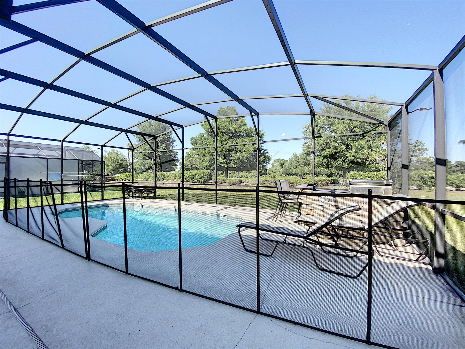 Pool with safety fence