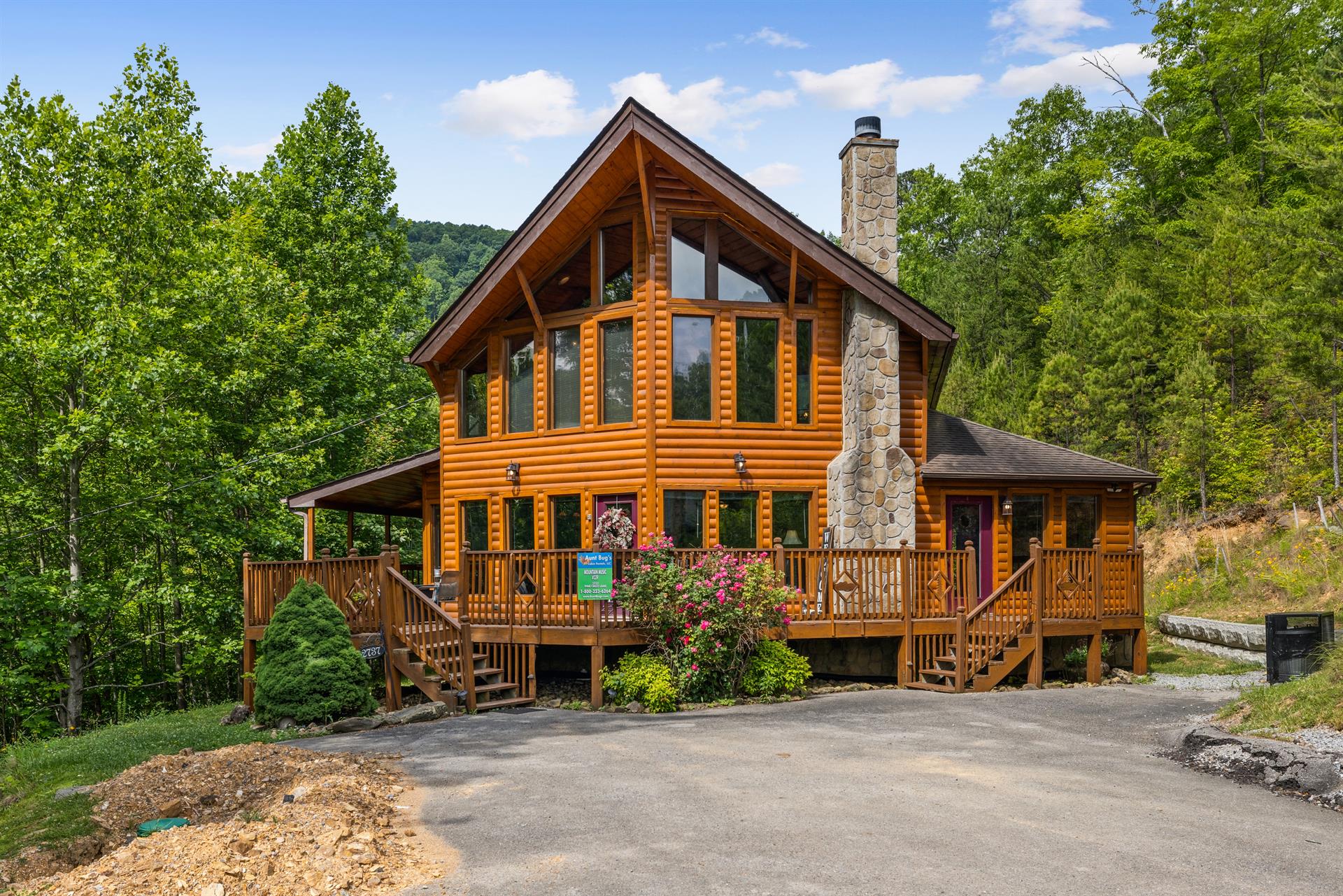 Prestigious Mountain Top Cabin In Shagbark Resort