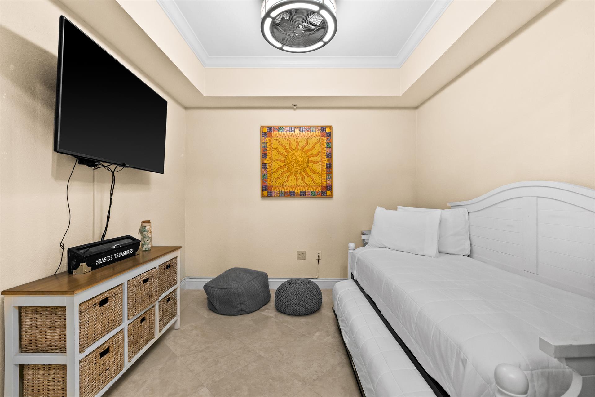 Bedroom 5 with Twin Daybed and Trundle