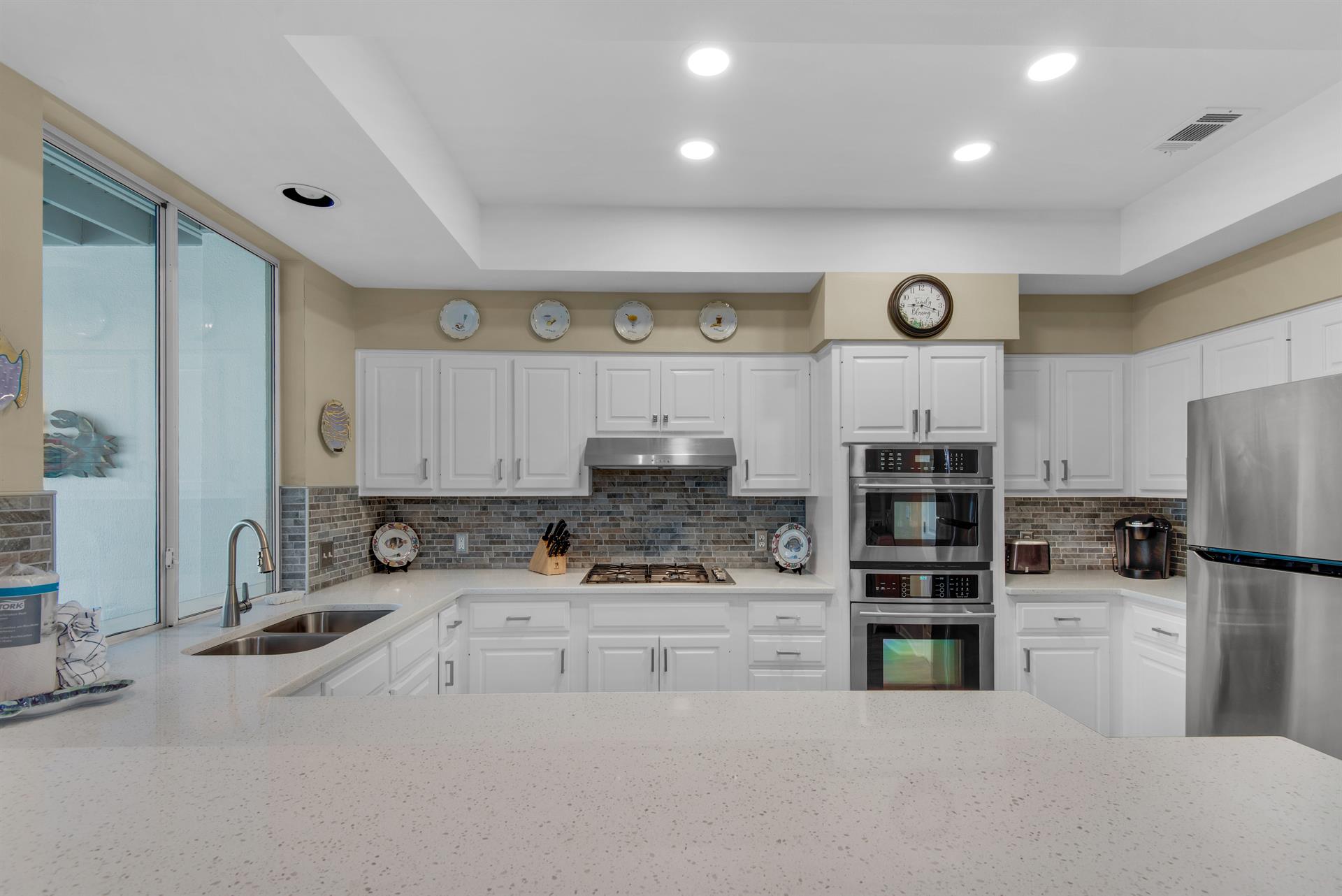 Bright Spacious Kitchen