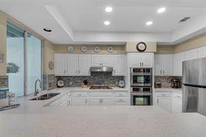 Bright Spacious Kitchen