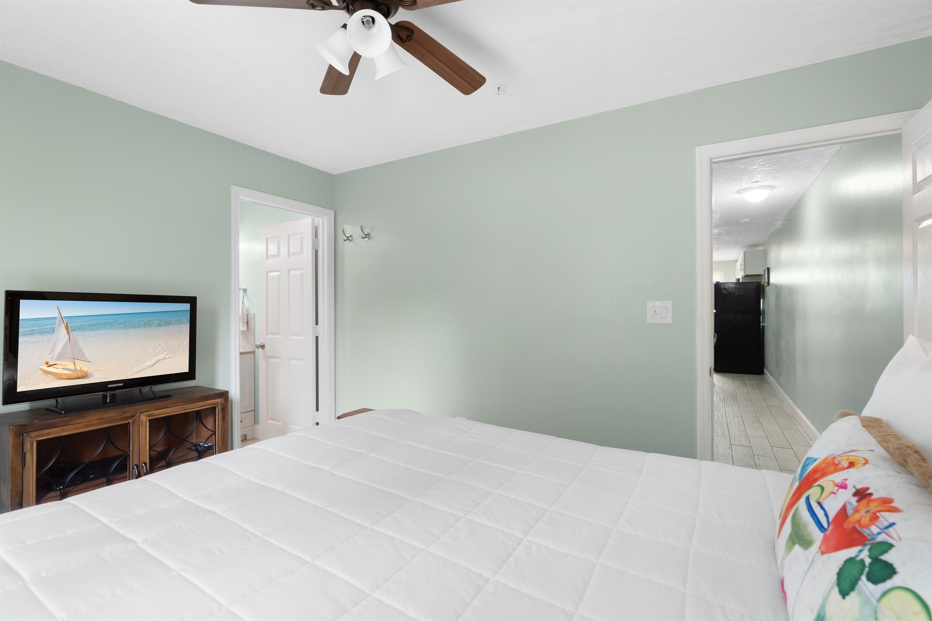 Queen Primary Bedroom