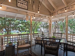 Screened in Porch with seating for 6