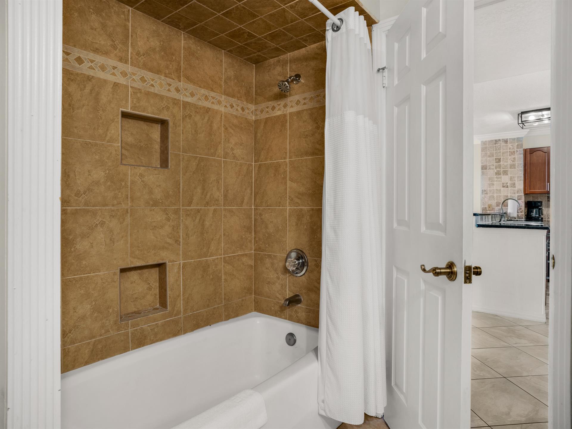 Guest Bathroom with Shower in Tub
