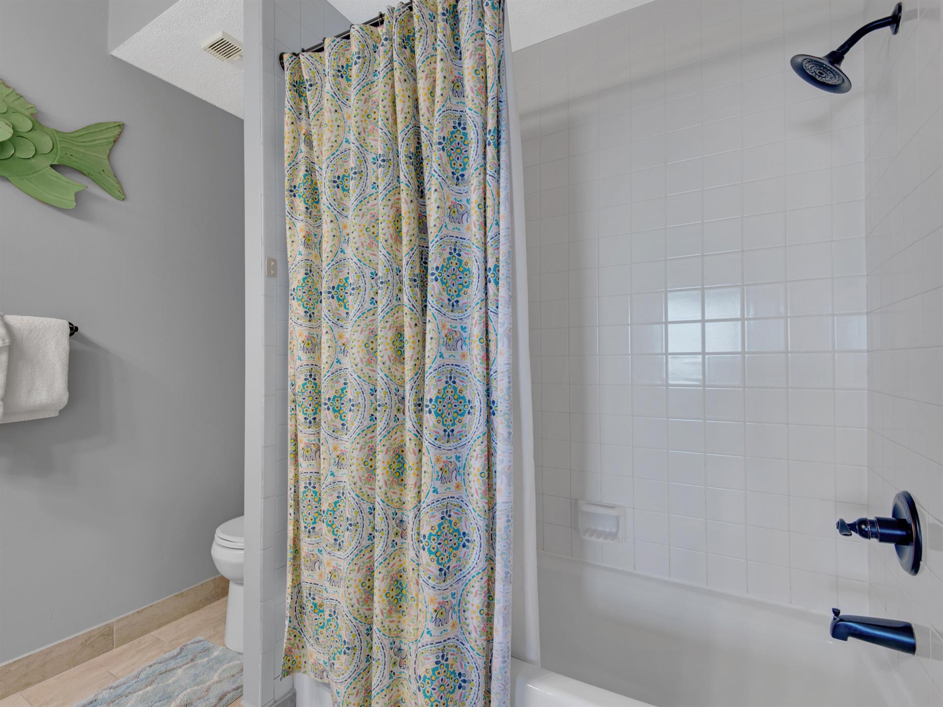 Shower Tub Combo in Guest Bath