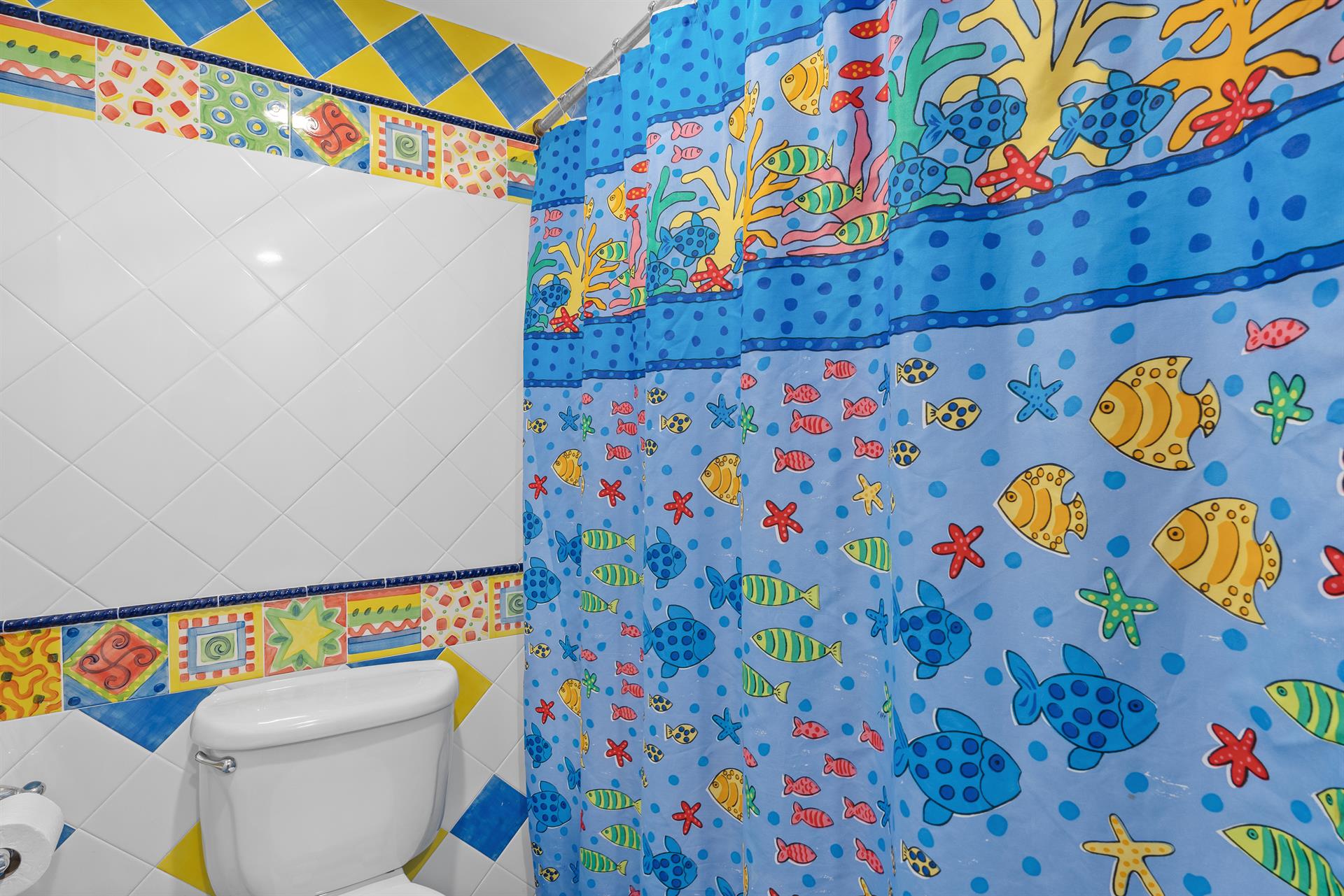 Guest Bathroom with Tub