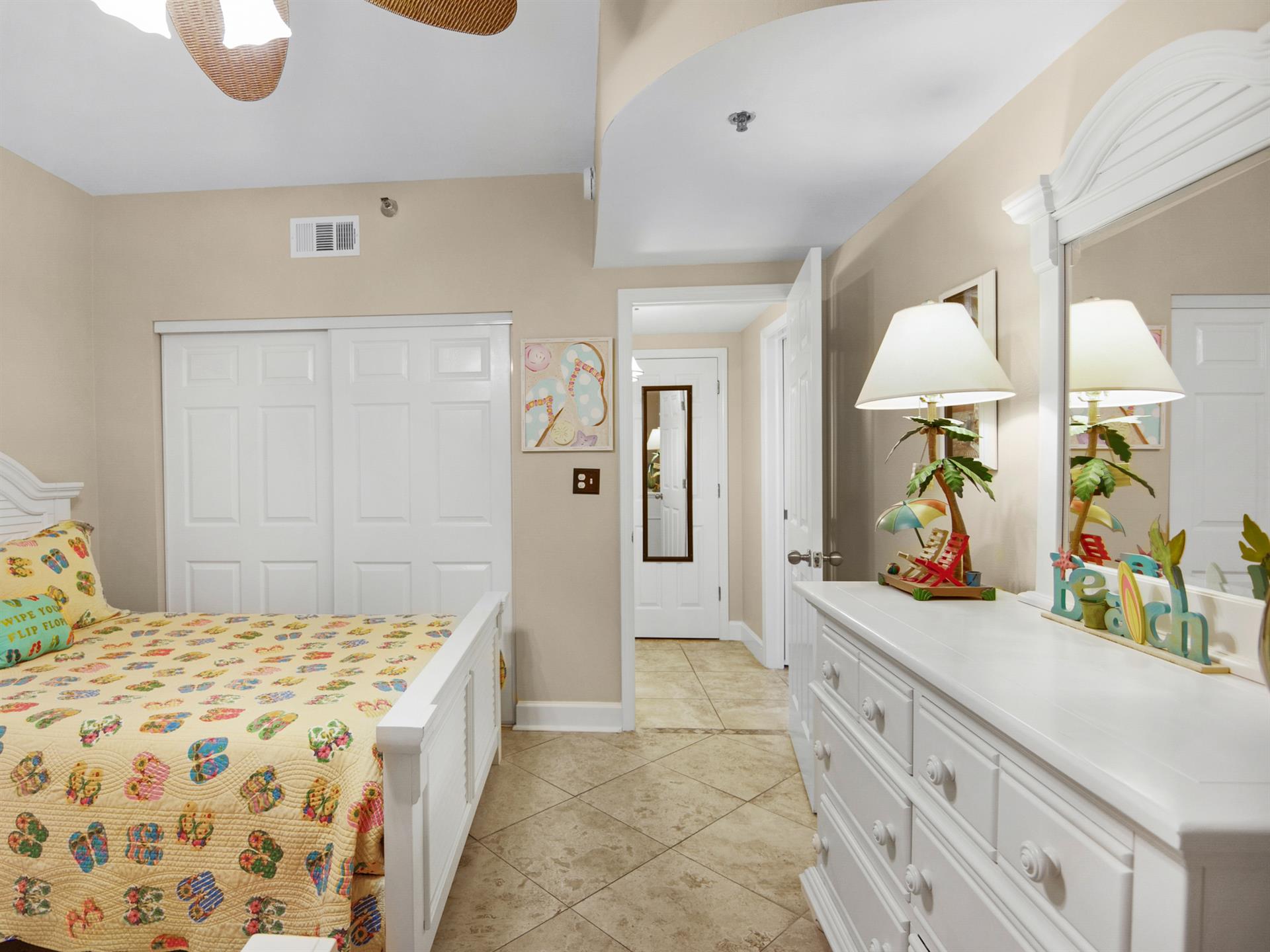 Guest Bedroom with 2 Doubles