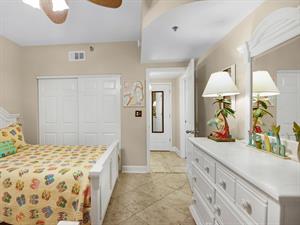 Guest Bedroom with 2 Doubles