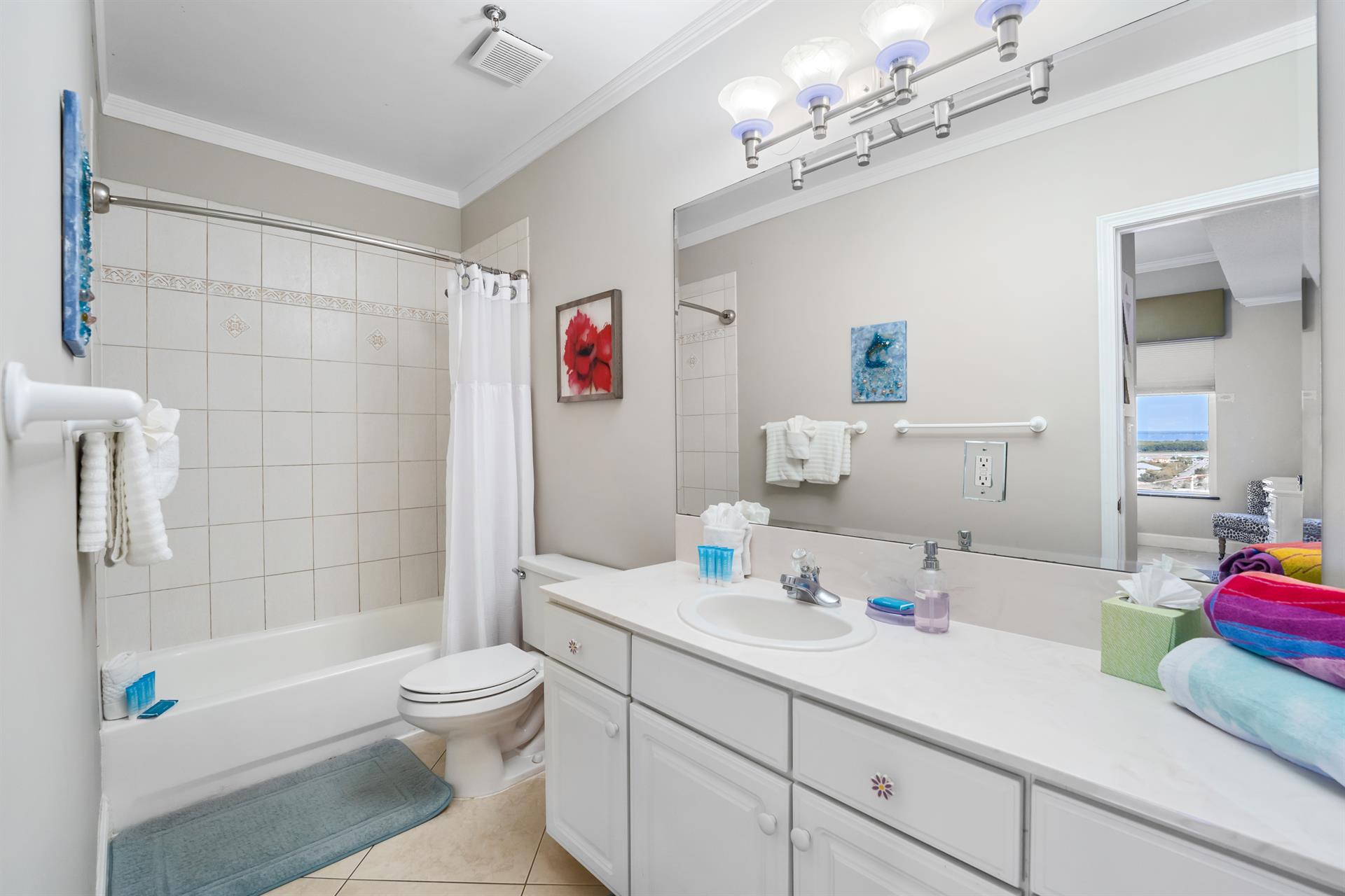 Guest Bathroom off 2 Queen Room