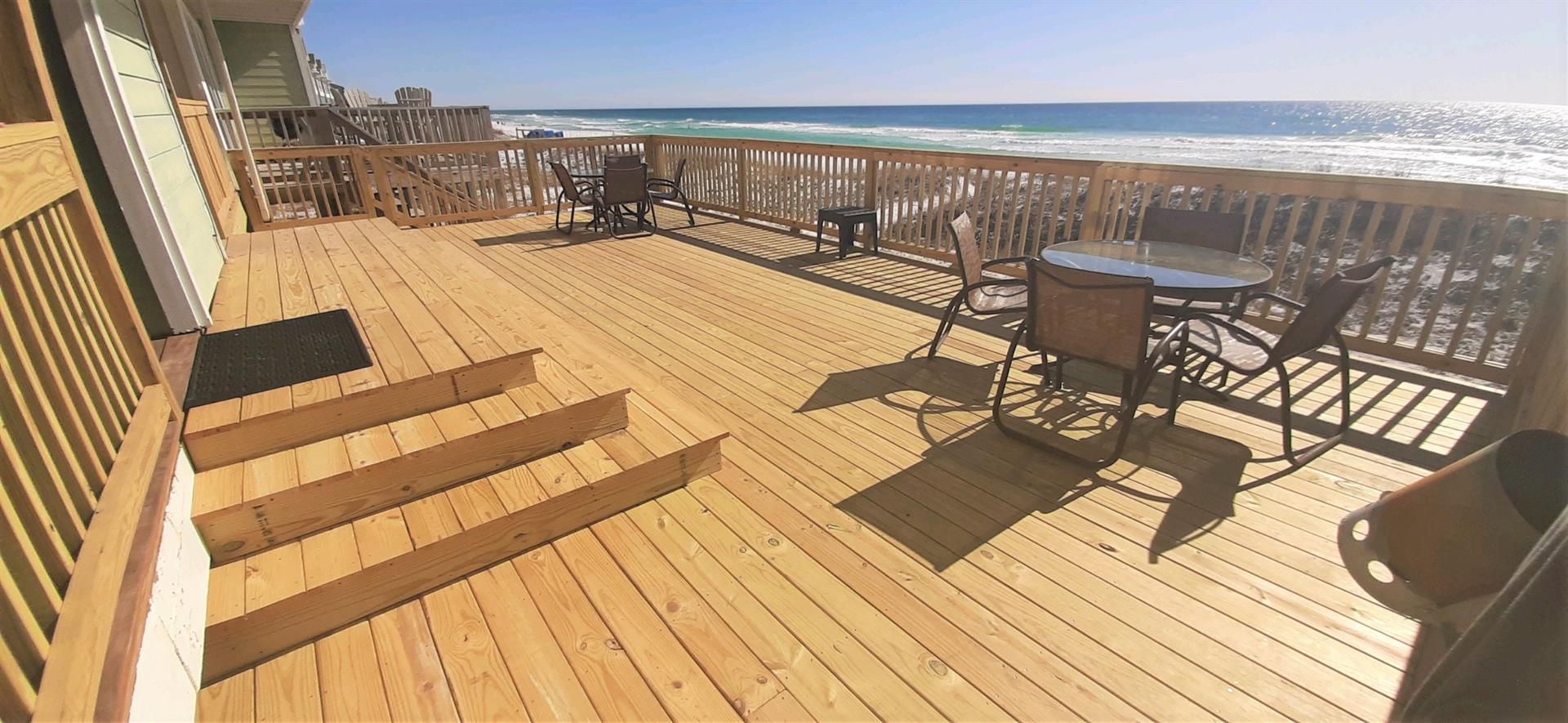 Large decks, every 2 units share the large uncovered lower section