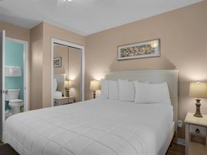 Bedroom with shared access to bathroom