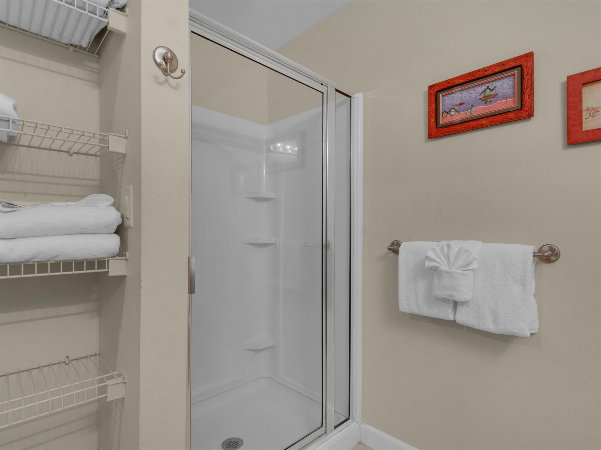 Hall Bathroom with Walkin Shower