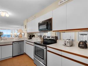 Plenty of Space for Cooking