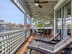 Lakefront Villa 300 yards to the beach