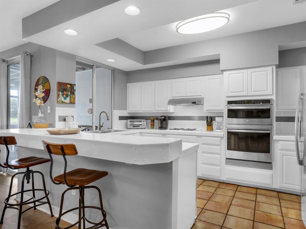 Bright Spacious Kitchen