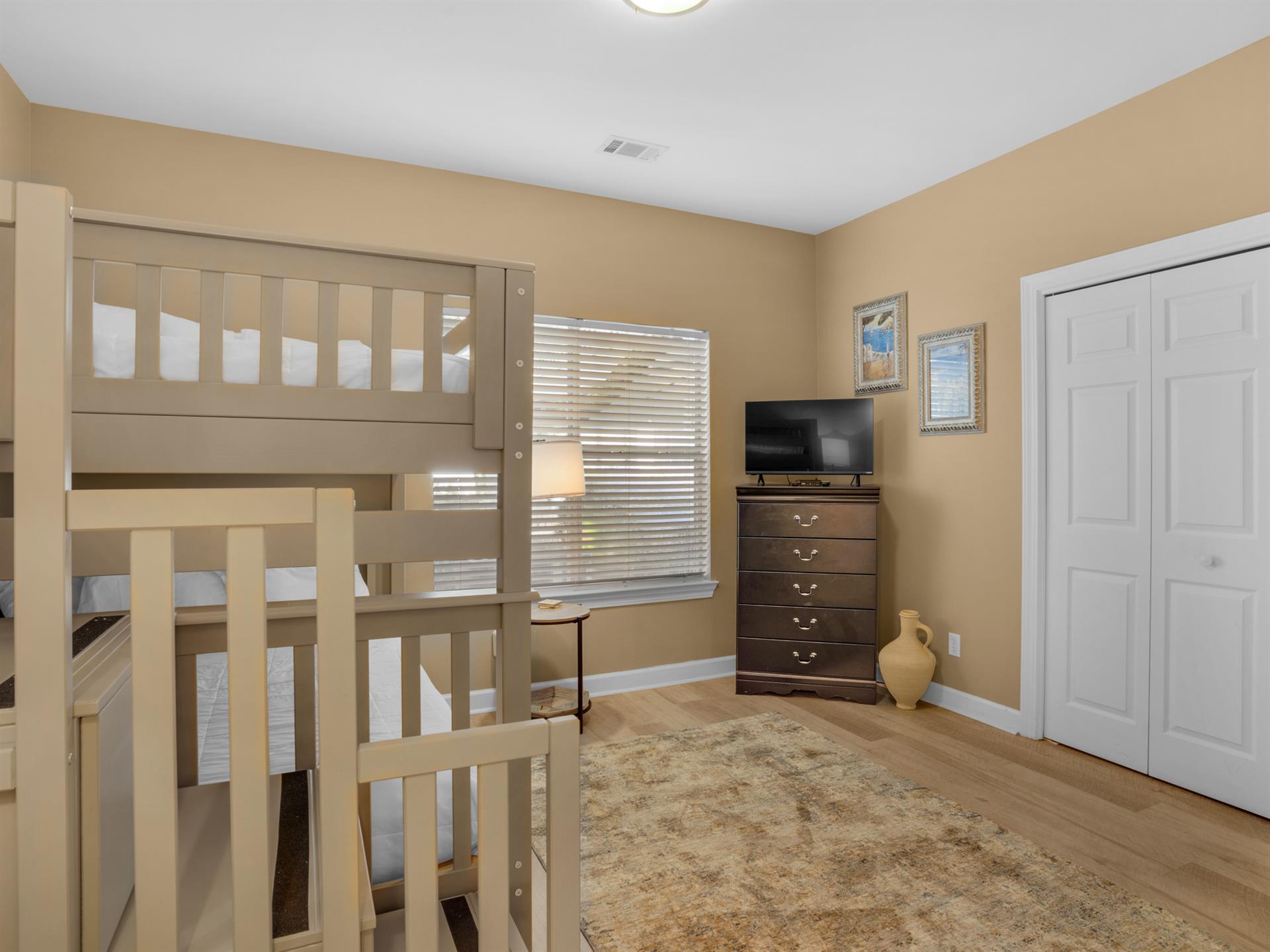 Twin Bedroom w Flat Screen TV