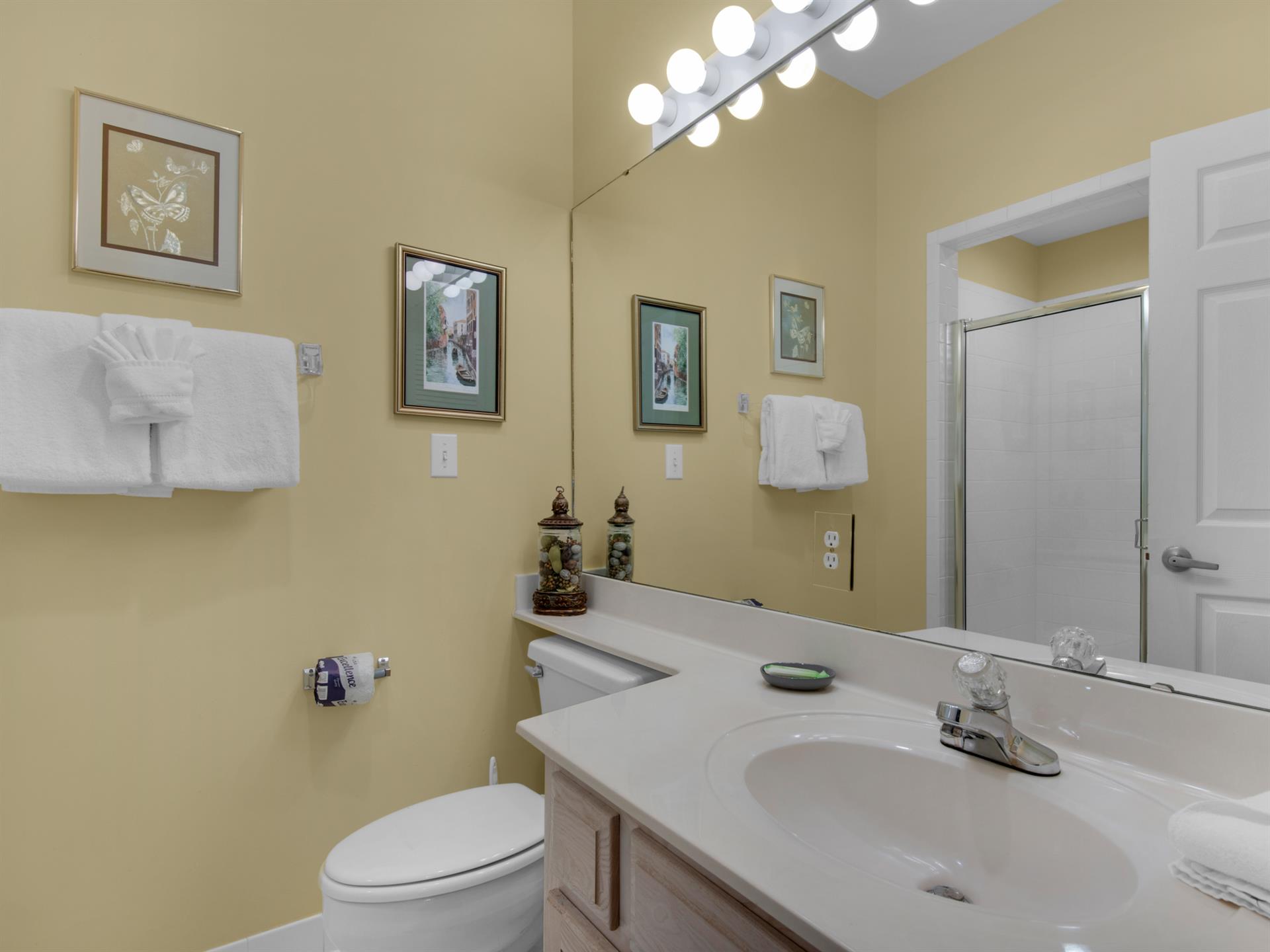 En Suite Bath for Twin Guest room