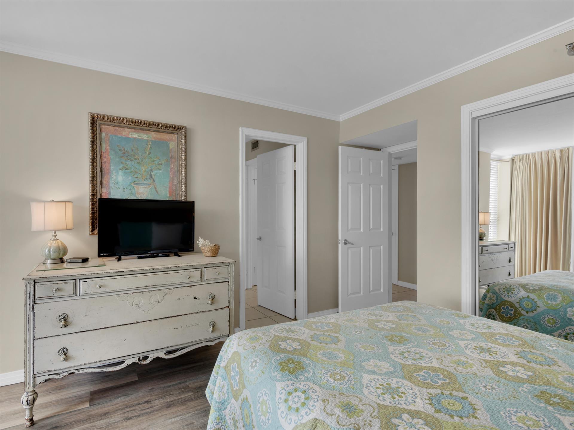Flat Screen TV in Guest Bunk Room