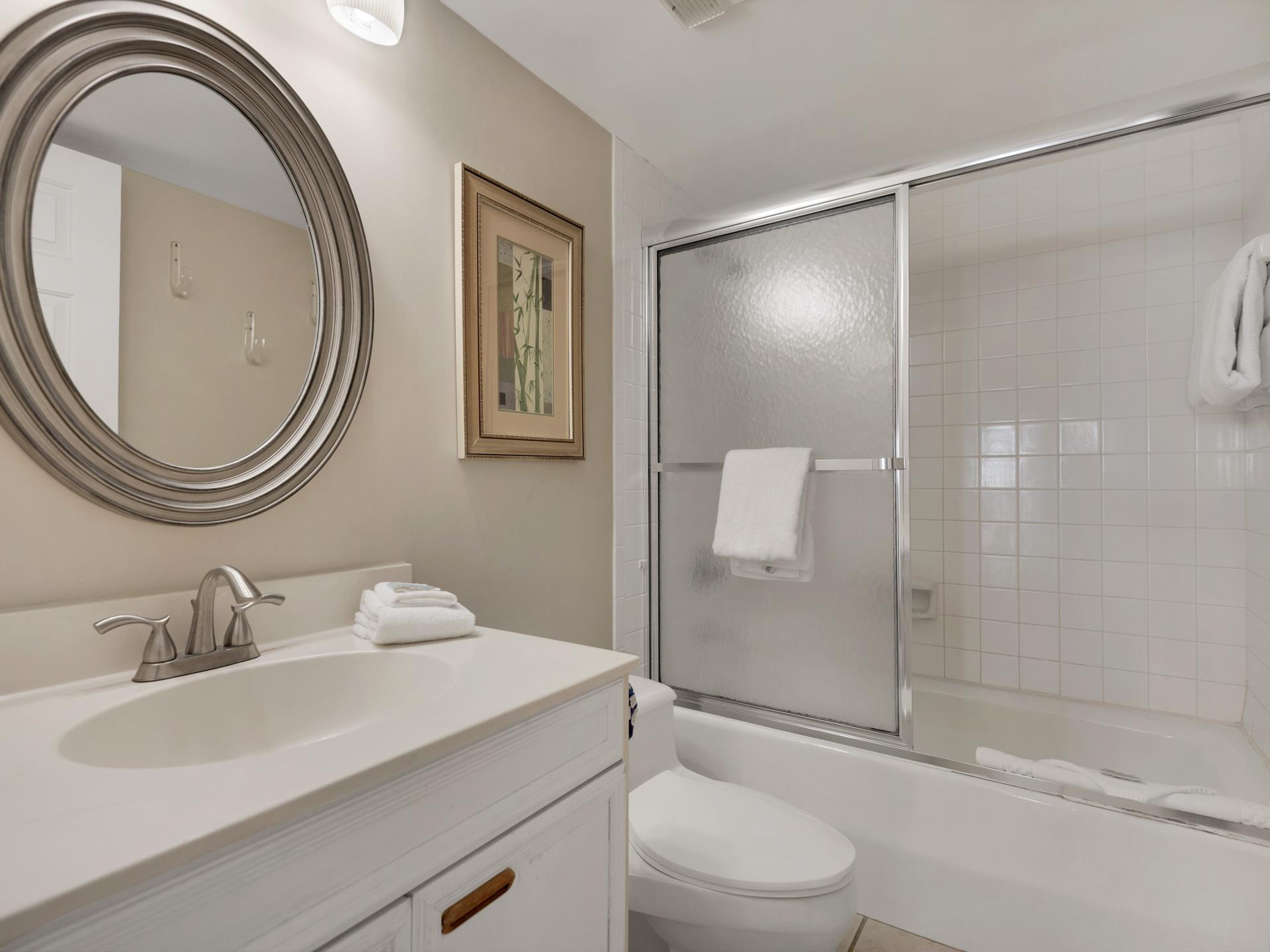 2nd Guest Bedroom adjoining Bath