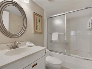 2nd Guest Bedroom adjoining Bath