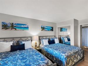 Guest Bedroom with 2 Queen Beds