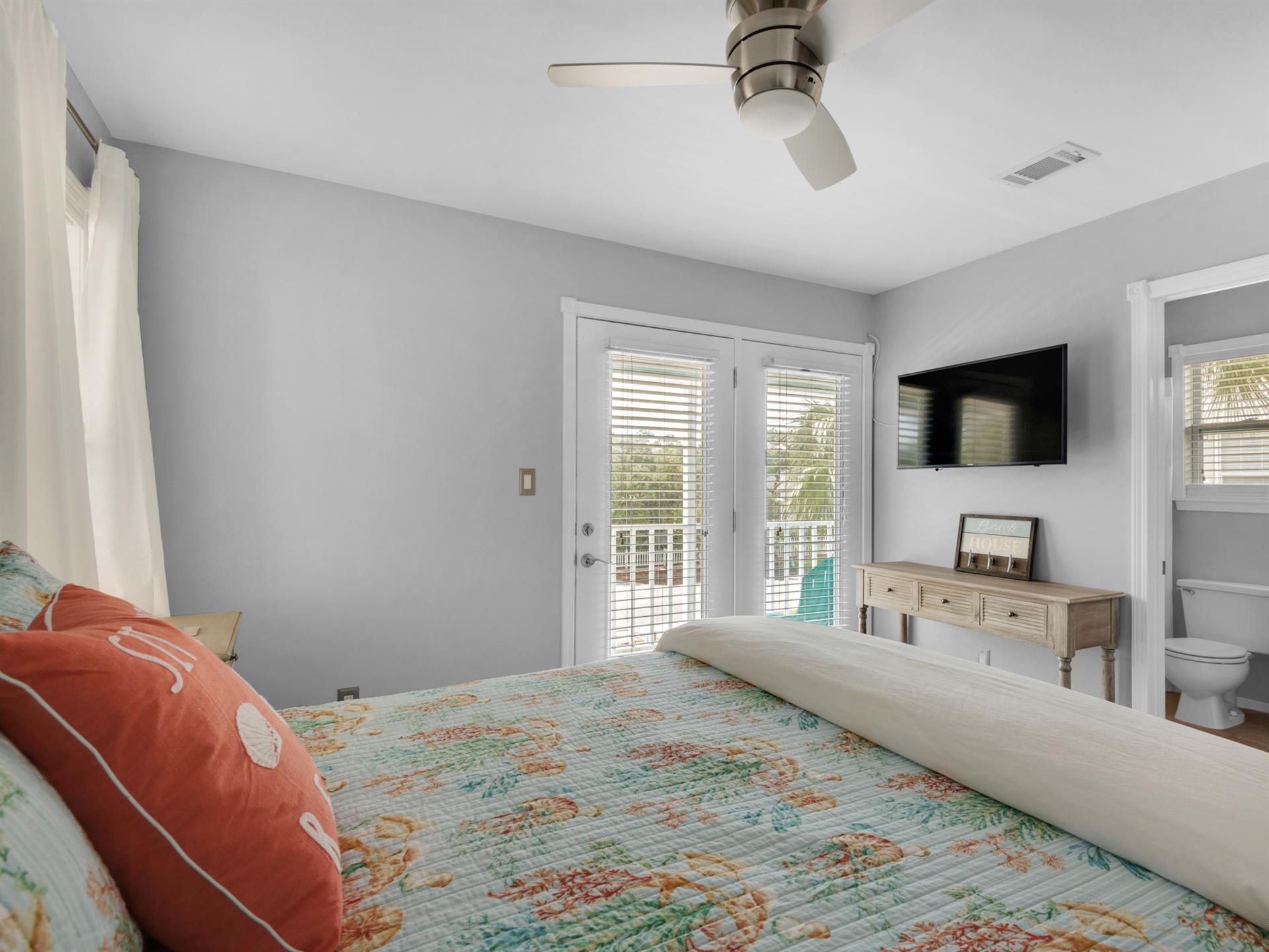 Queen guest room with TV